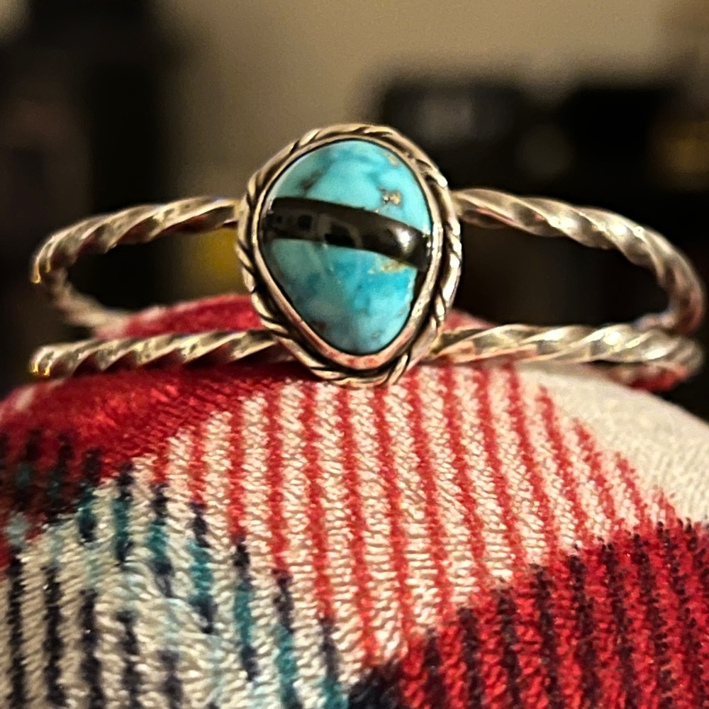 Vintage Native American SS/turquoise/Onyx twisted